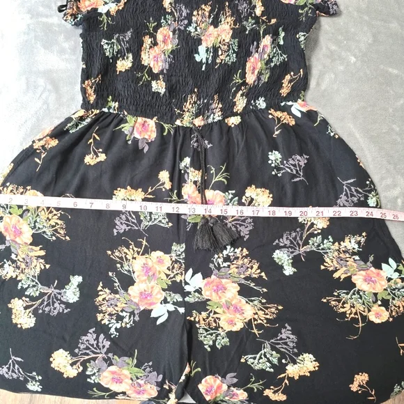 2/$30 Band of Gypsies Black Contrasting Floral Jumpsuit Sz L Flutter Cap Sleeves